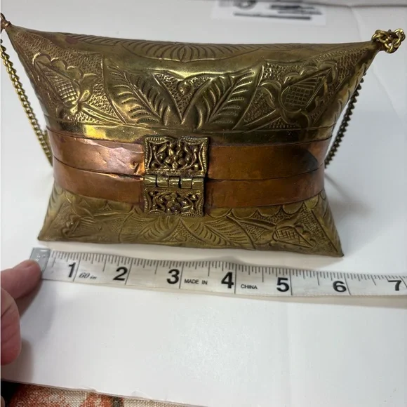 1930’s Hammered Brass Pillow Purse vintage - Picture 13 of 15